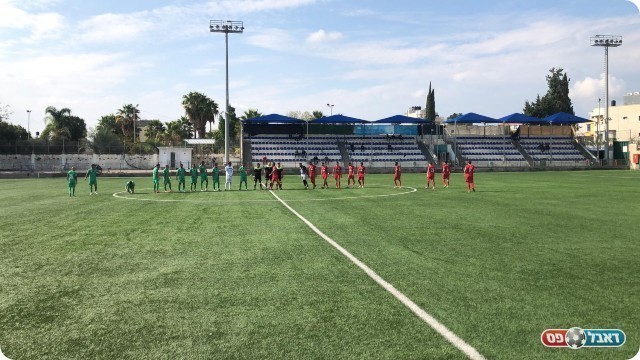 ההתרגשות בשיאה. שחקני כפר קאסם ואזור עולים על כר הדשא (מוחמד סרסור)